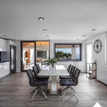Villa Dream With Private Pool, 2 Bedrooms With En-Suite Bathrooms, Sea View Omiš Buitenkant foto