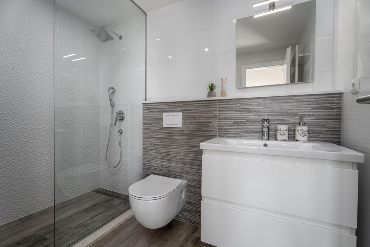 Villa Dream With Private Pool, 2 Bedrooms With En-Suite Bathrooms, Sea View Omiš Buitenkant foto
